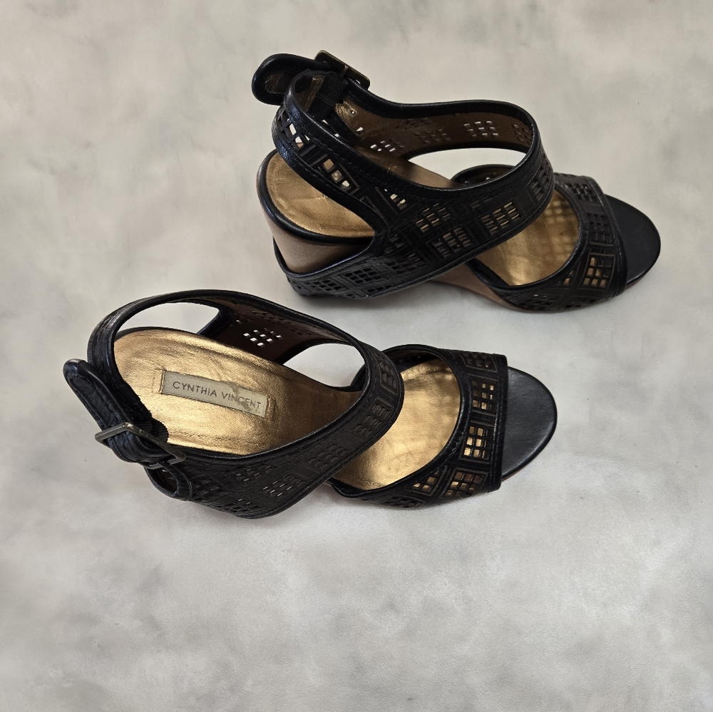 Cynthia Vincet Black Summer Leather 4" Wedge Size 9.5 - Picture 3 of 8